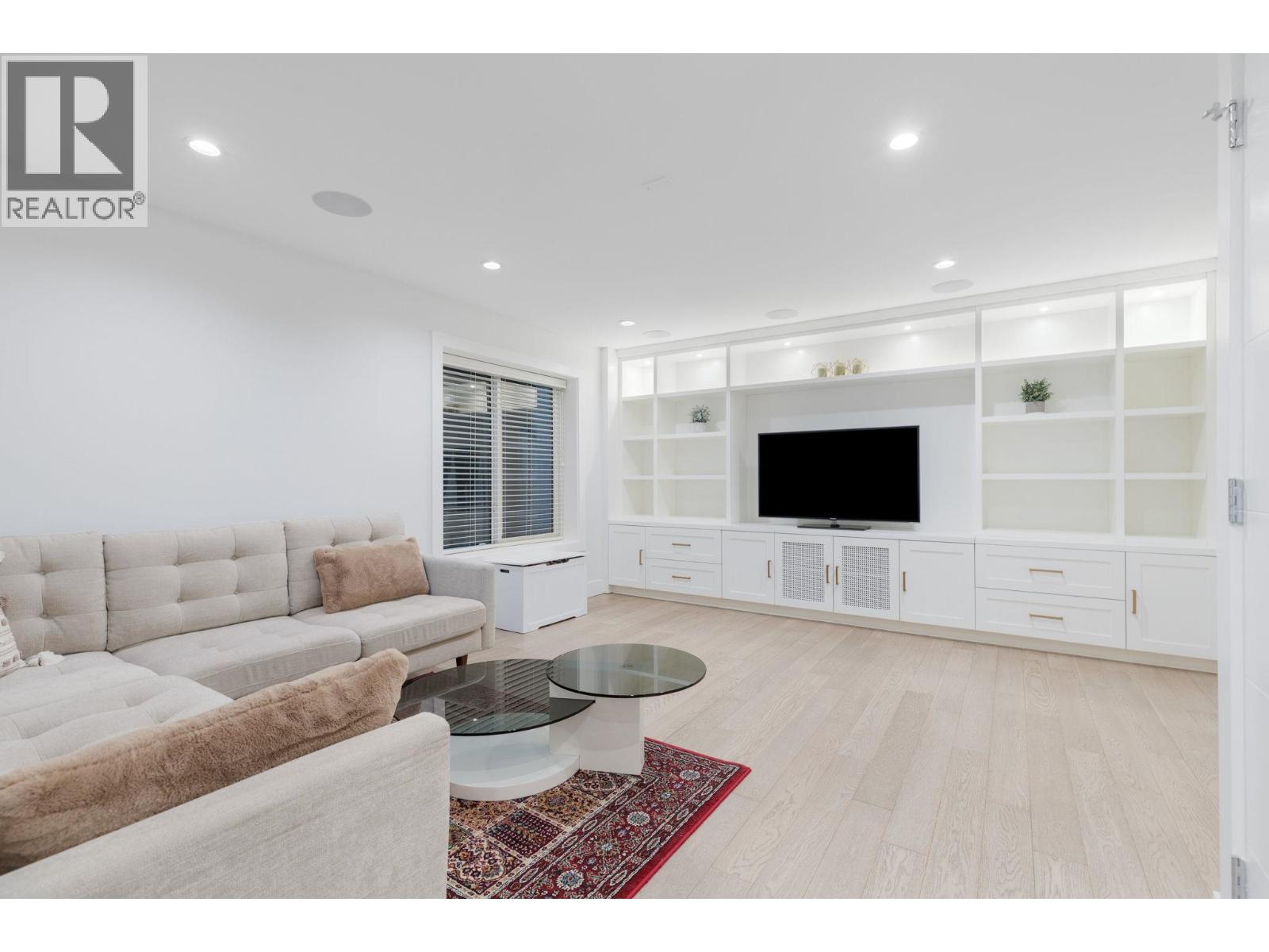 2008 LARSON ROAD, North Vancouver