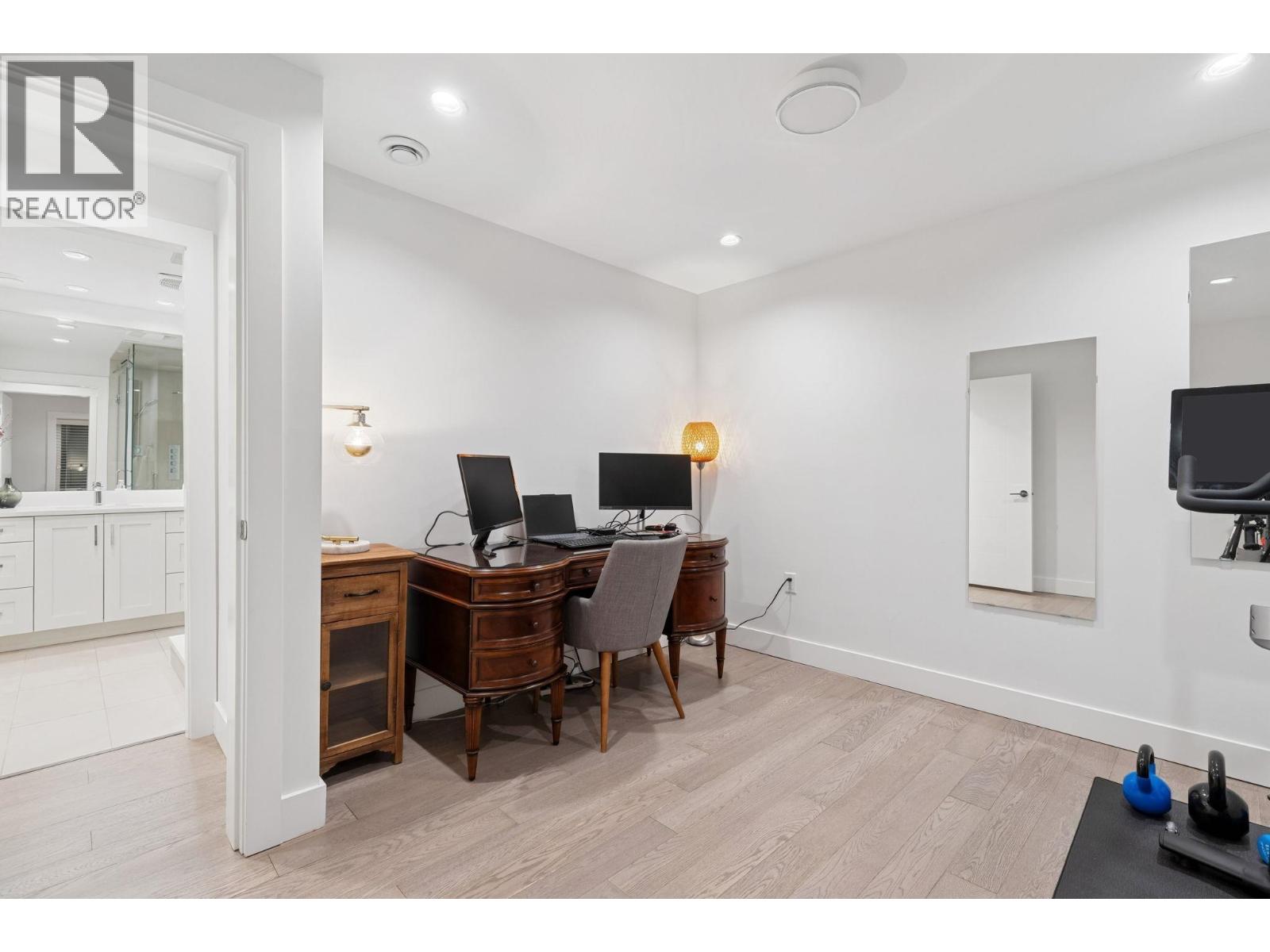 2008 LARSON ROAD, North Vancouver