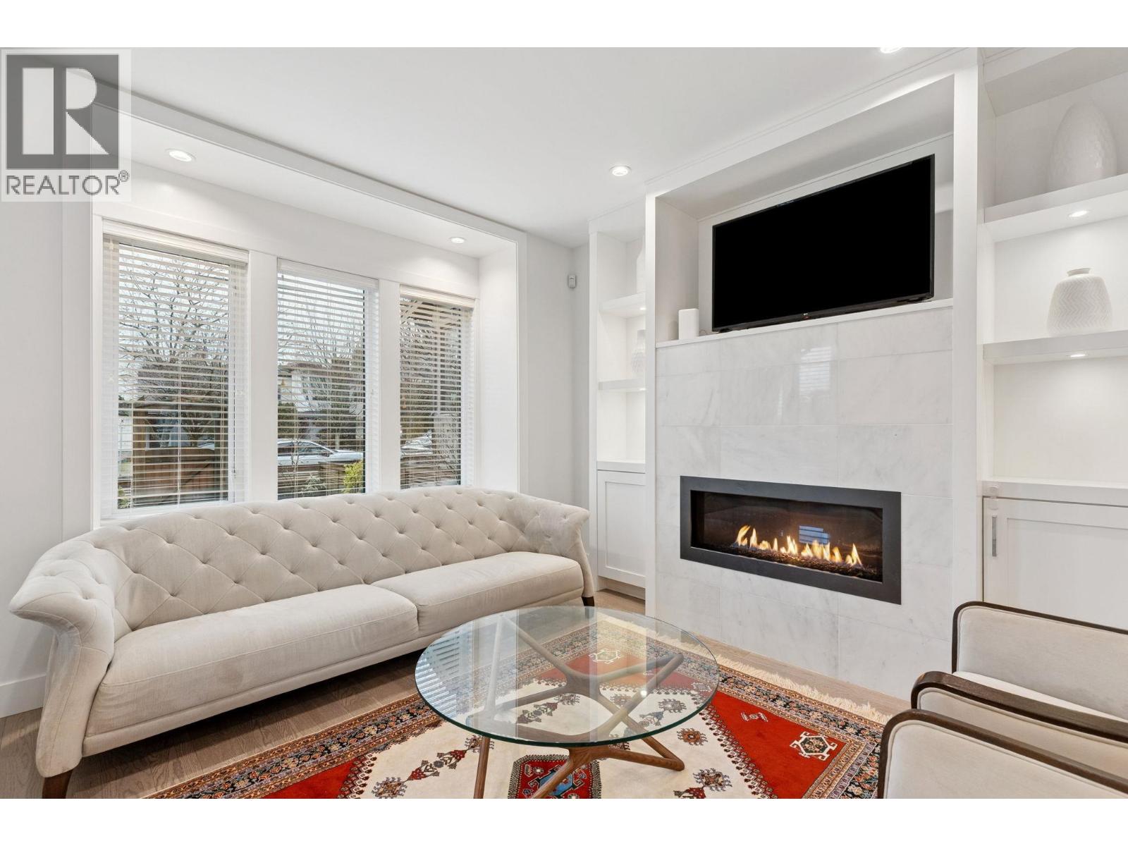 2008 LARSON ROAD, North Vancouver