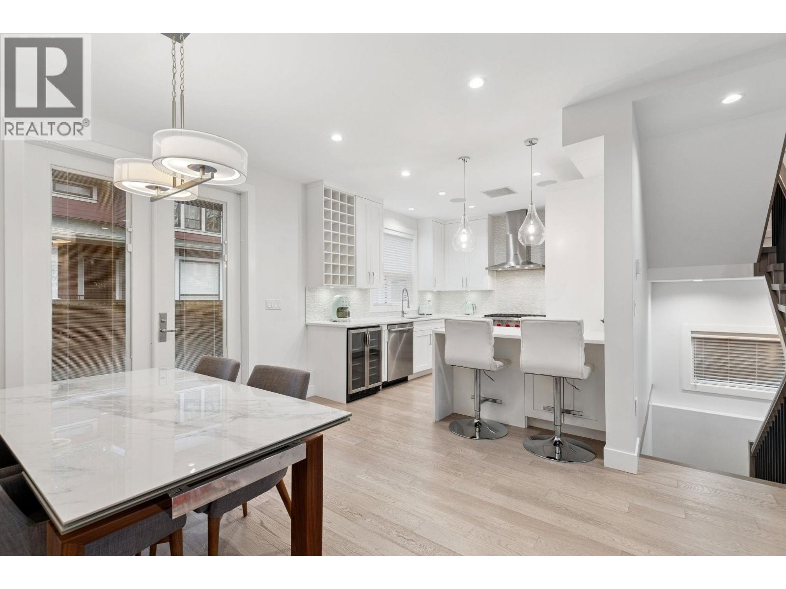 2008 LARSON ROAD, North Vancouver