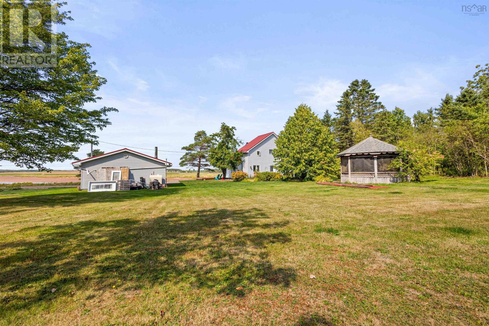 Property 21 of 42 of 320 Main Street W