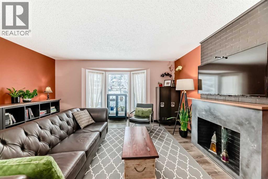 Single Family House for Sale in  Berwick Drive NW Beddington Heights Calgary 