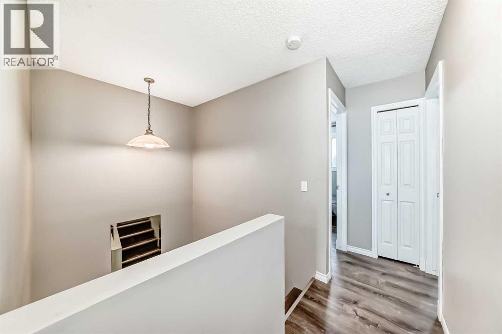 Single Family House for Sale in  Berwick Drive NW Beddington Heights Calgary 
