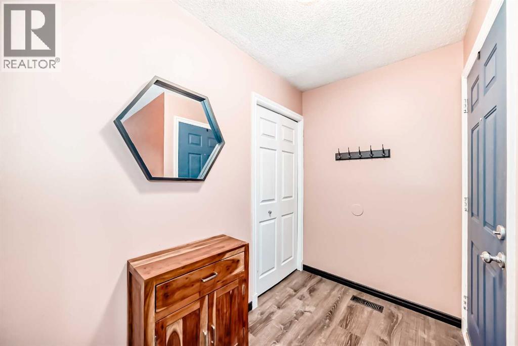 Single Family House for Sale in  Berwick Drive NW Beddington Heights Calgary 