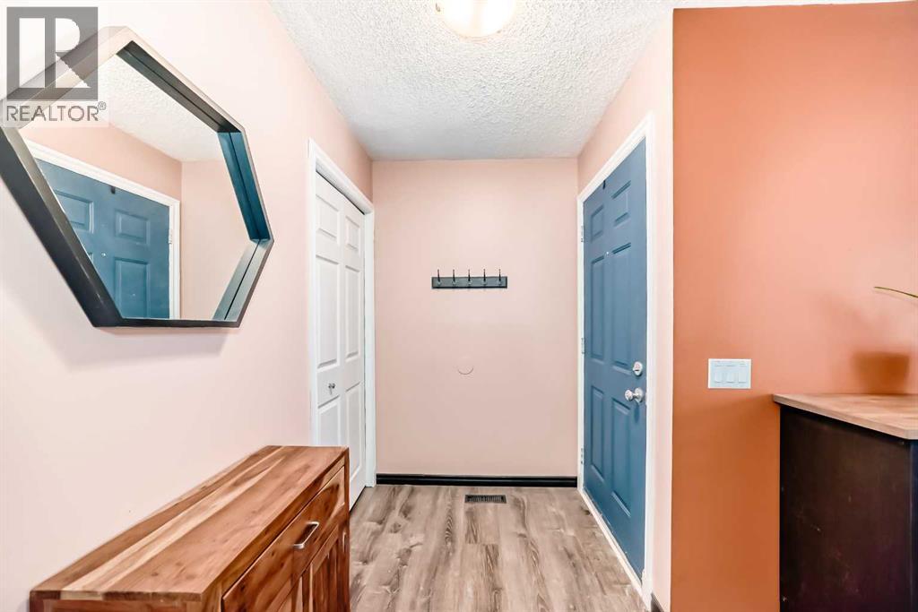 Single Family House for Sale in  Berwick Drive NW Beddington Heights Calgary 