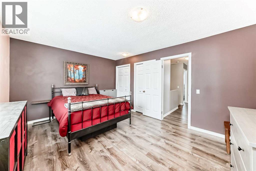 Single Family House for Sale in  Berwick Drive NW Beddington Heights Calgary 