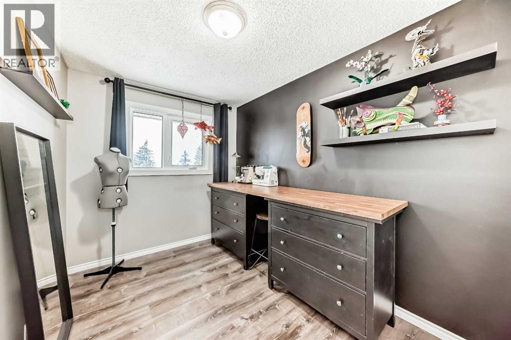 Single Family House for Sale in  Berwick Drive NW Beddington Heights Calgary 
