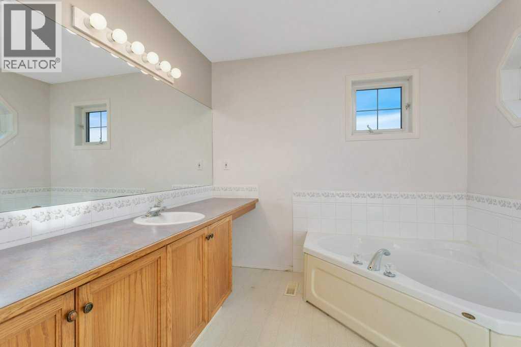 5220 50A Avenue, Sylvan Lake