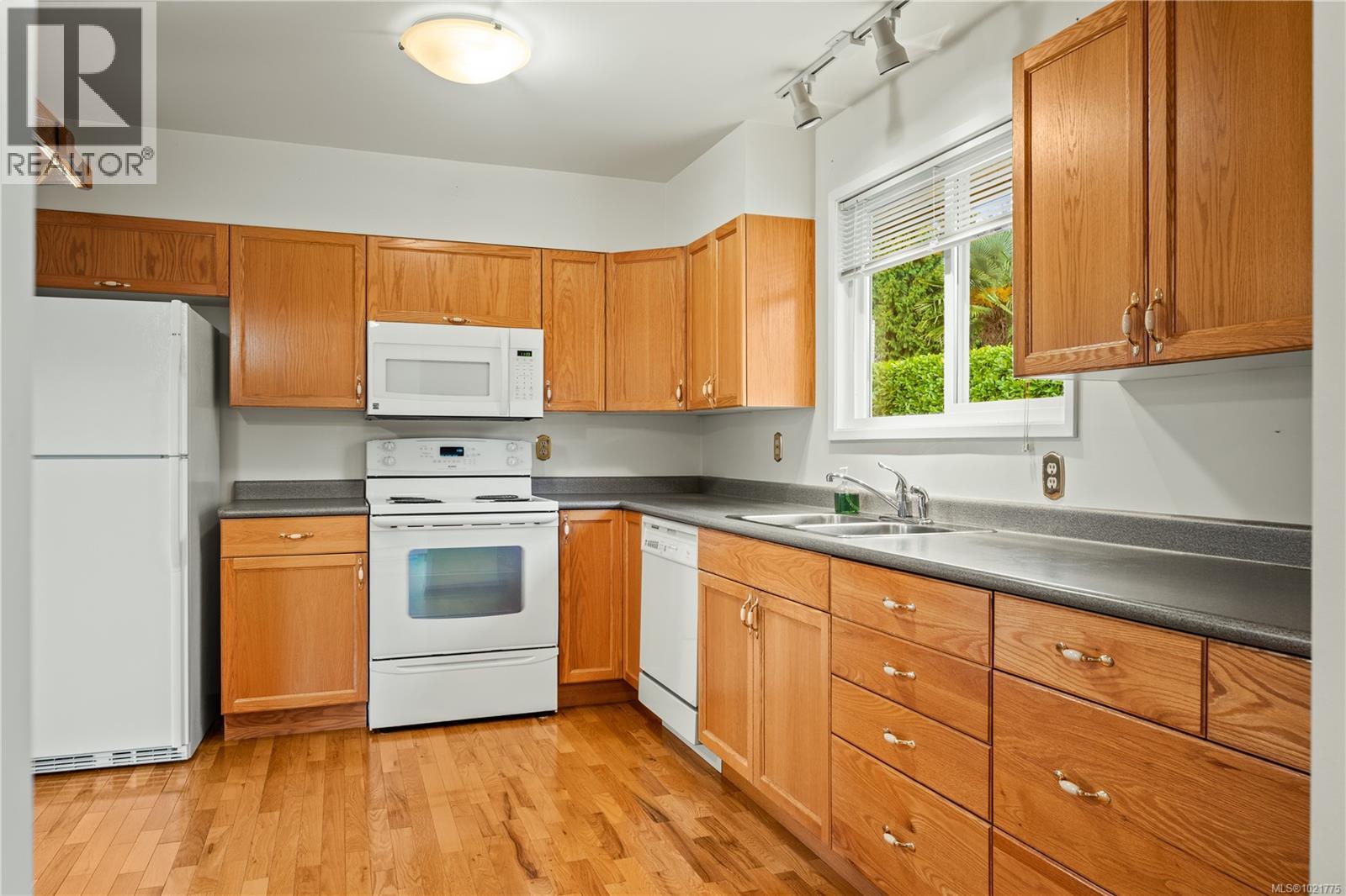 2895 Staffordshire Terr, Nanaimo