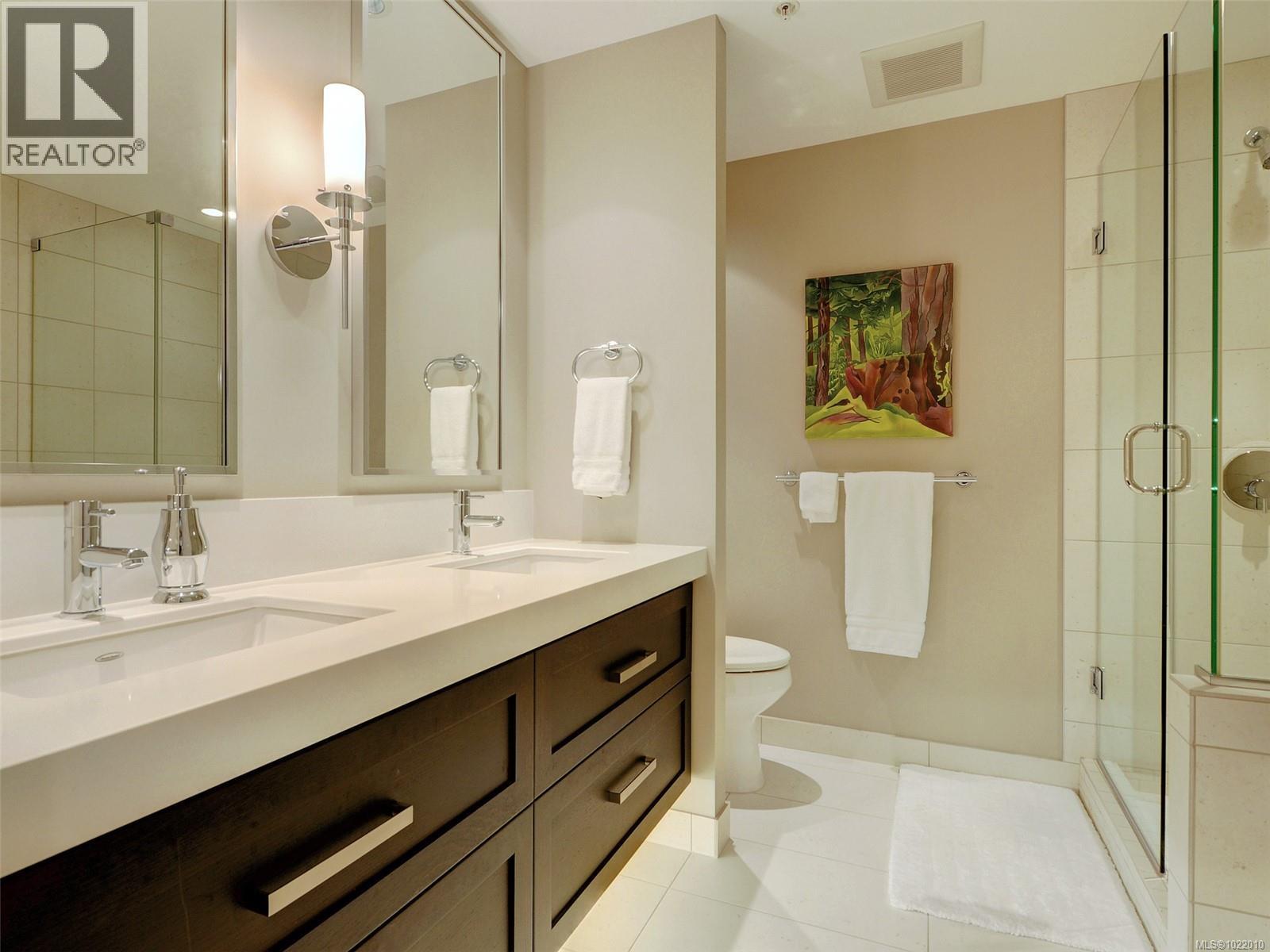 311 999 Burdett Ave, Victoria