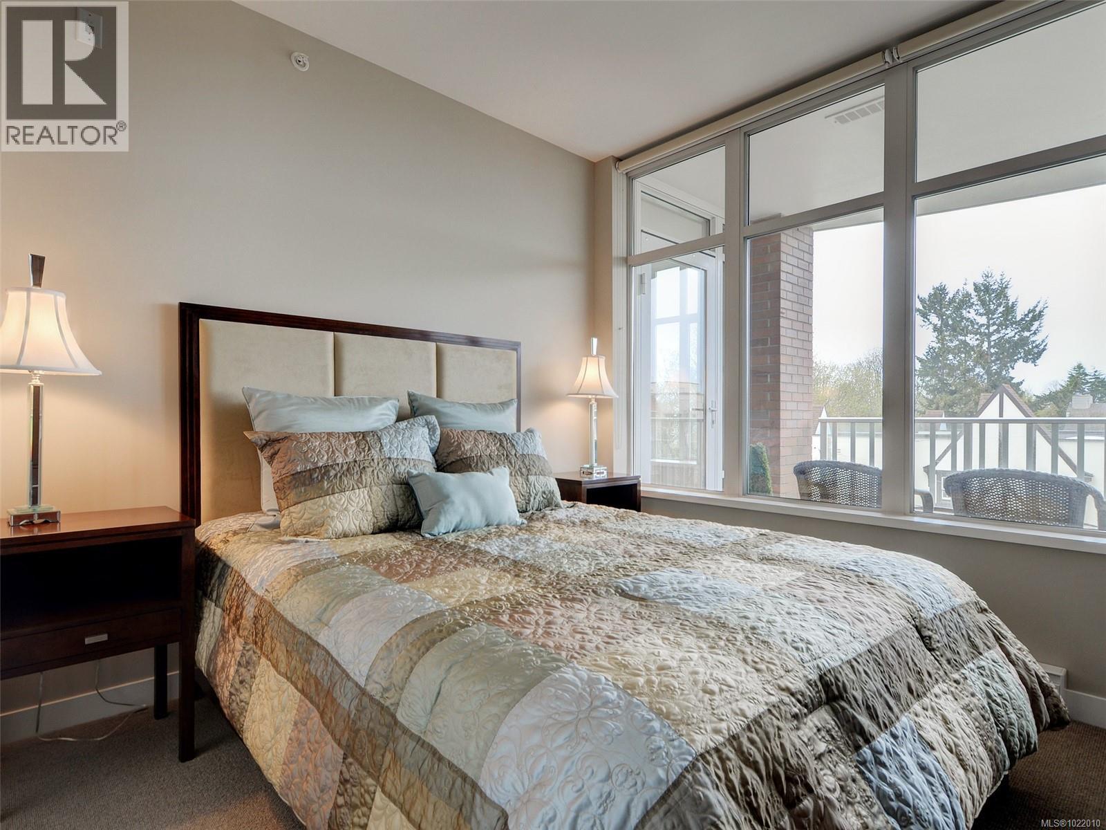 311 999 Burdett Ave, Victoria