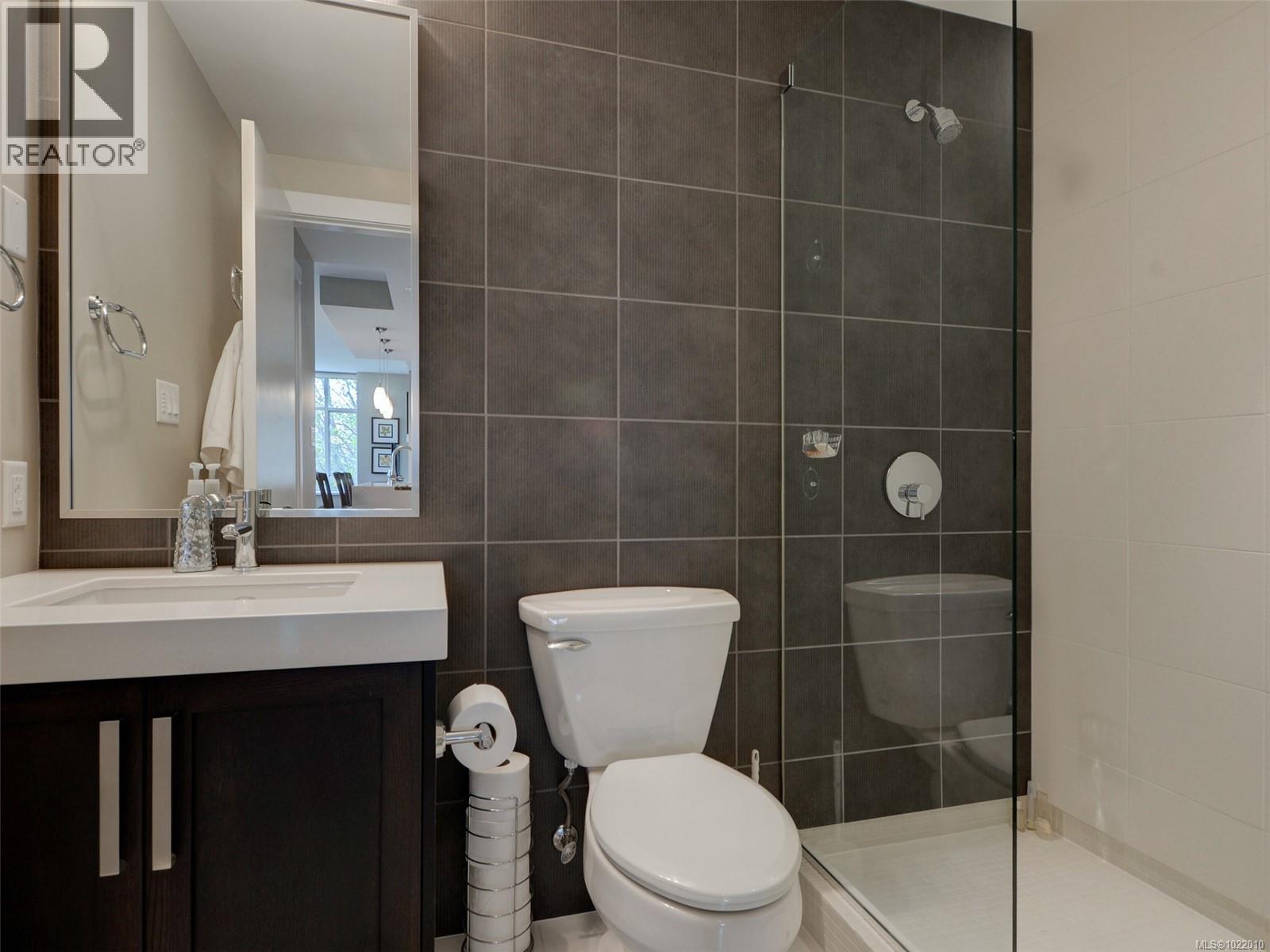 311 999 Burdett Ave, Victoria