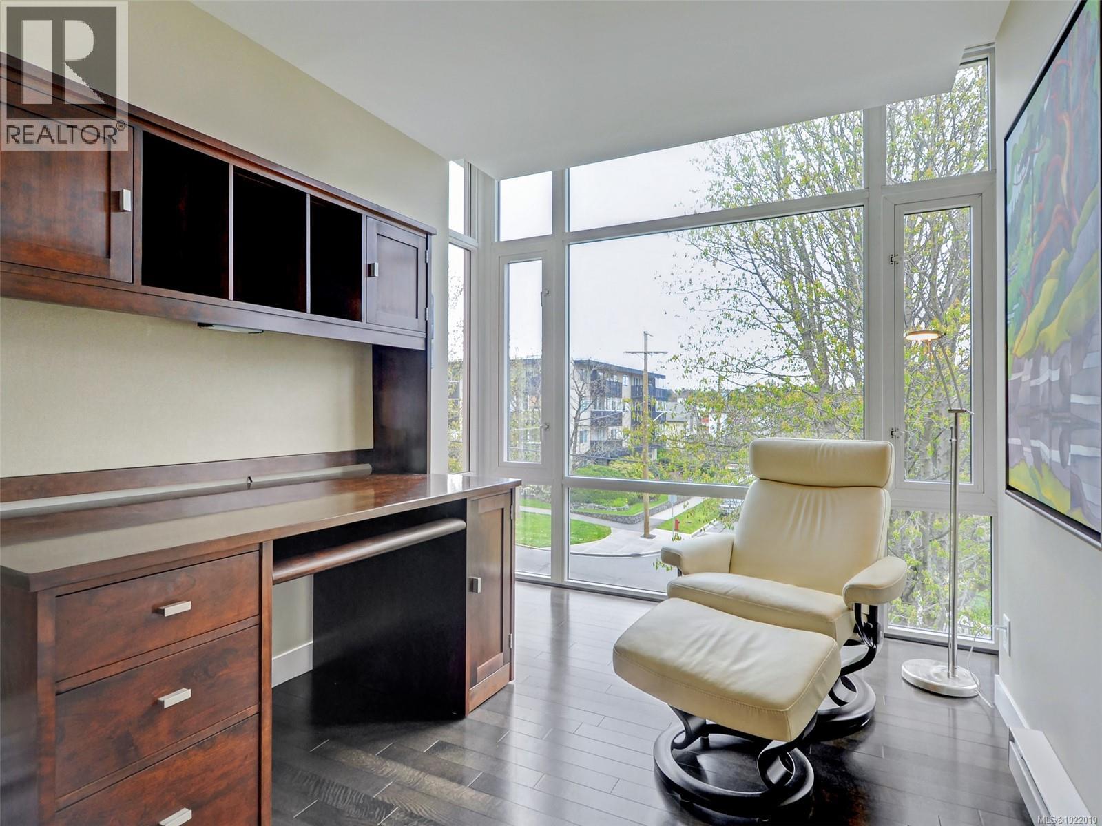 311 999 Burdett Ave, Victoria