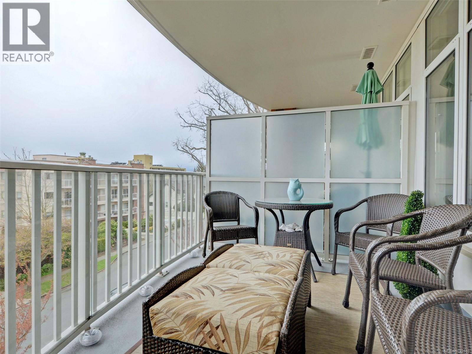 311 999 Burdett Ave, Victoria