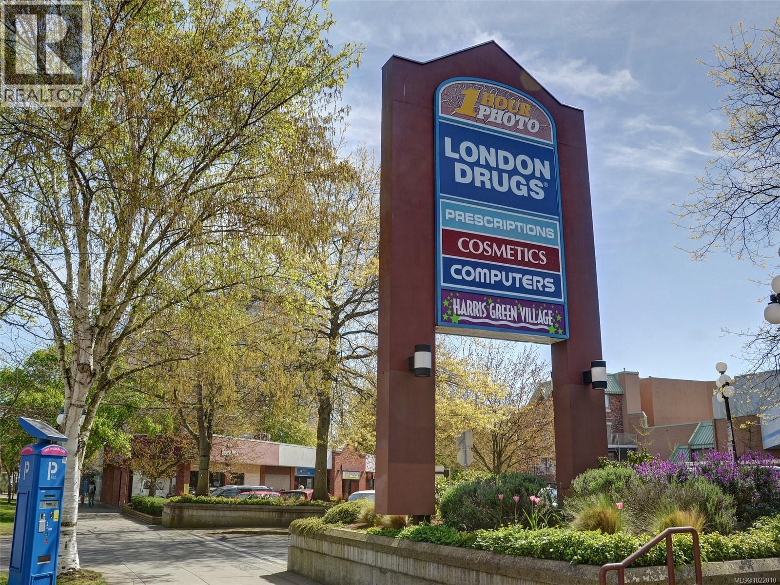 311 999 Burdett Ave, Victoria