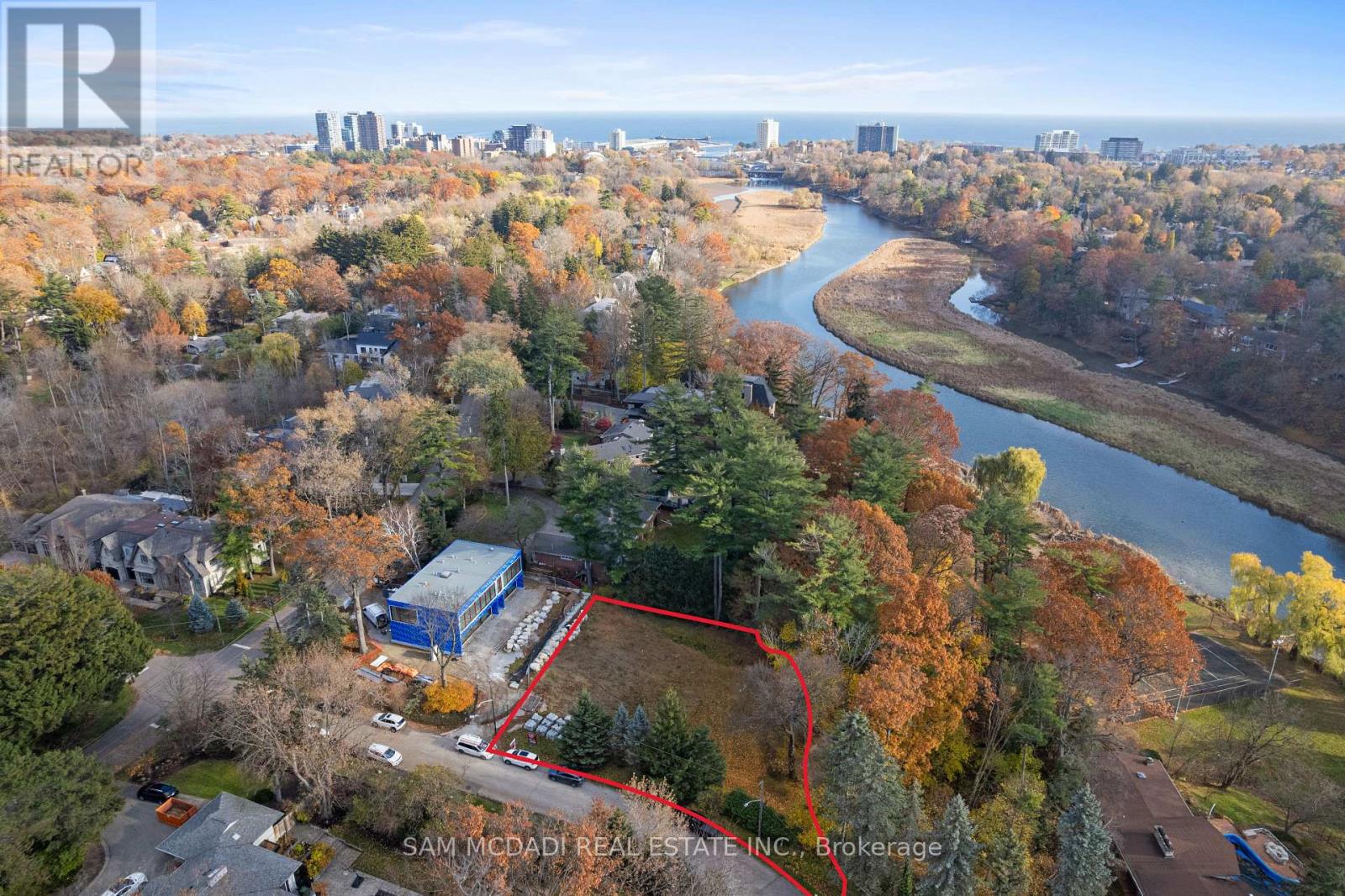 1470 Pinetree Crescent