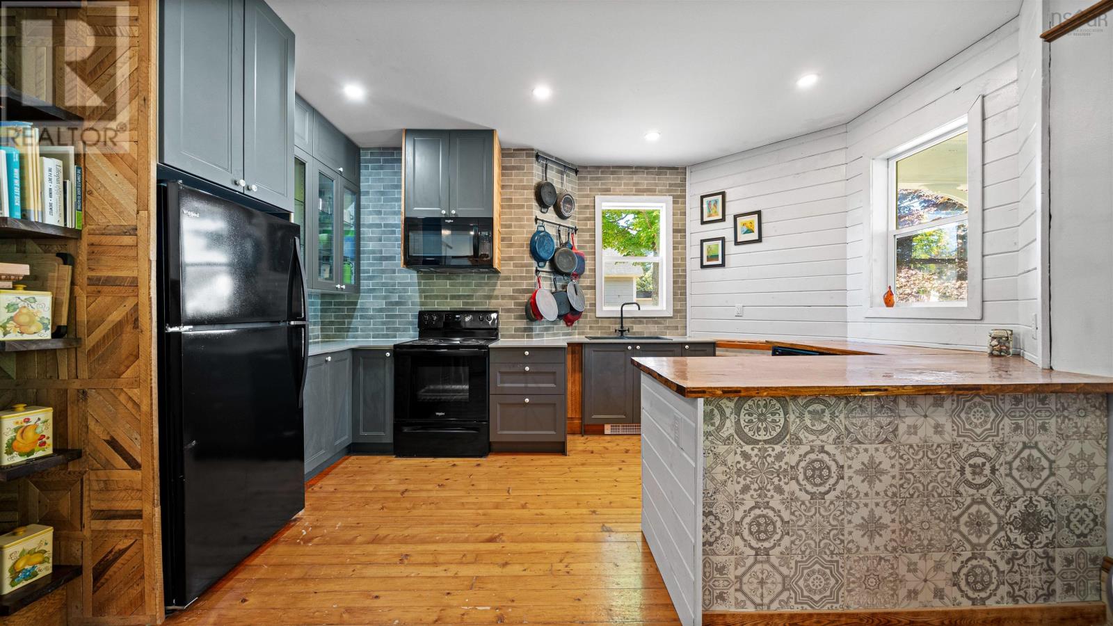 Property 2 of 50 of 366 Main Street