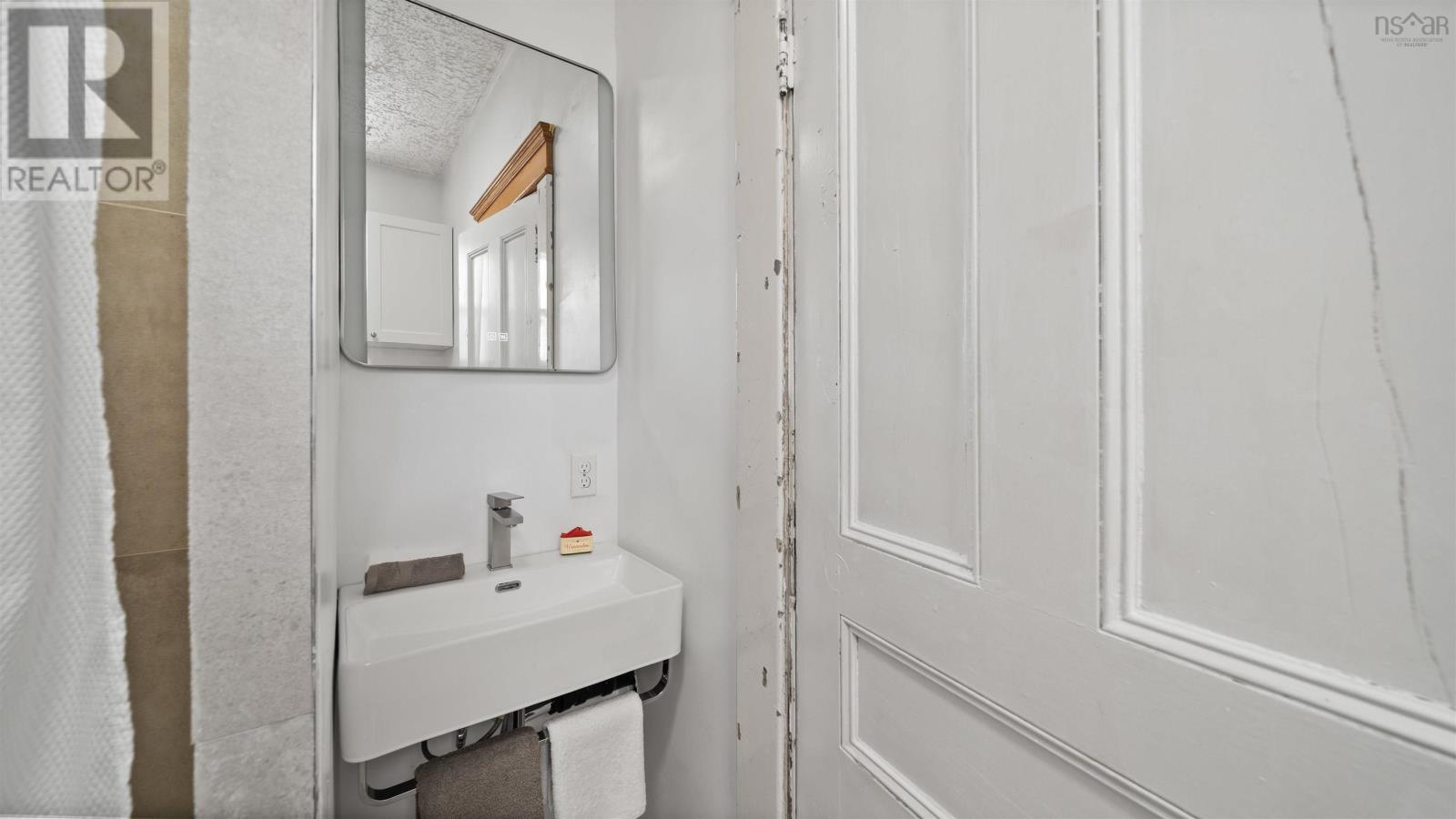 Property 31 of 50 of 366 Main Street