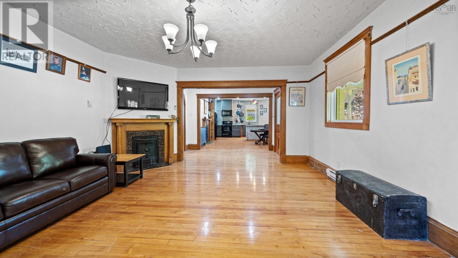 366 MAIN STREET - 8