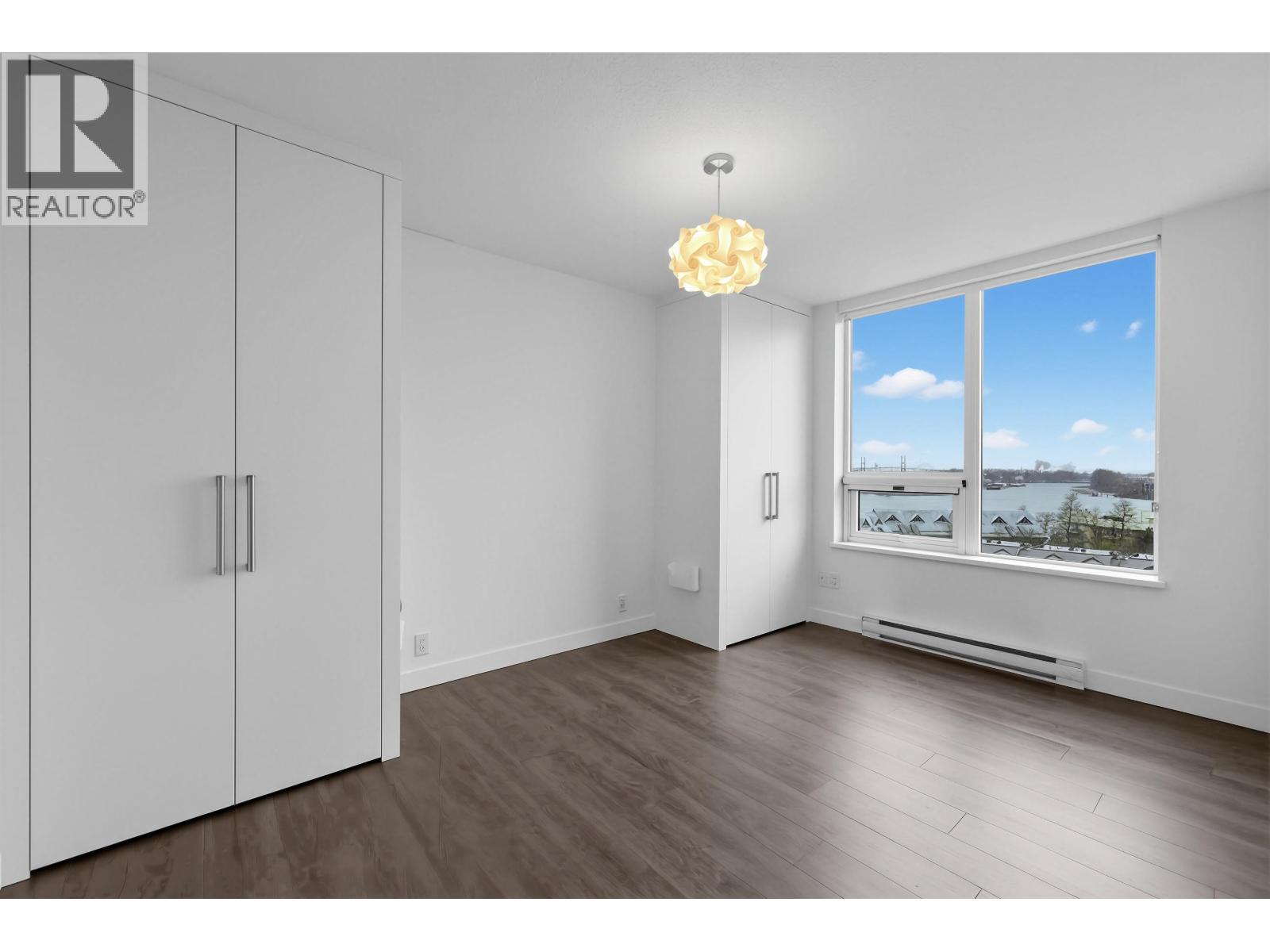 902 988 QUAYSIDE DRIVE, New Westminster