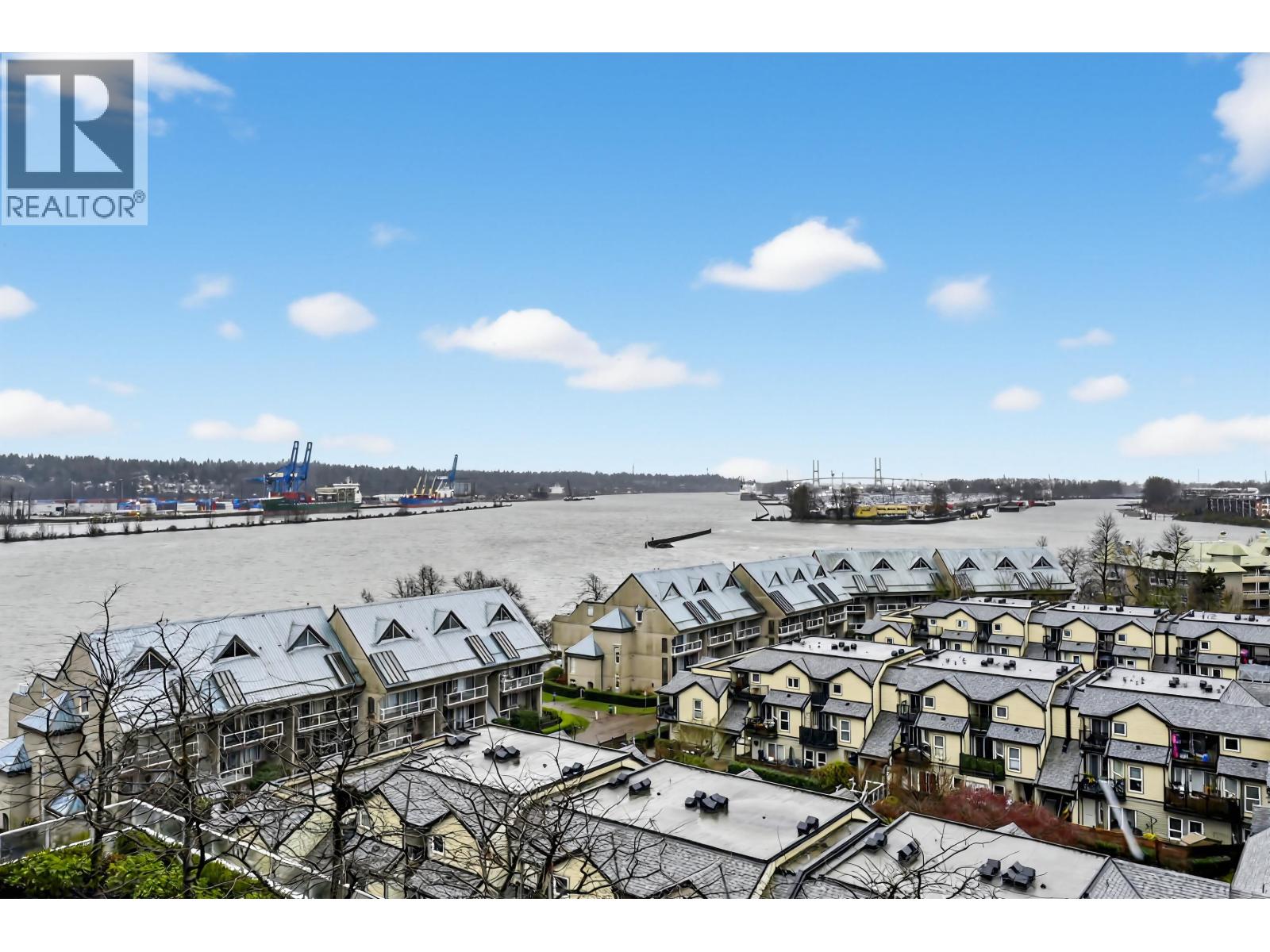 902 988 QUAYSIDE DRIVE, New Westminster