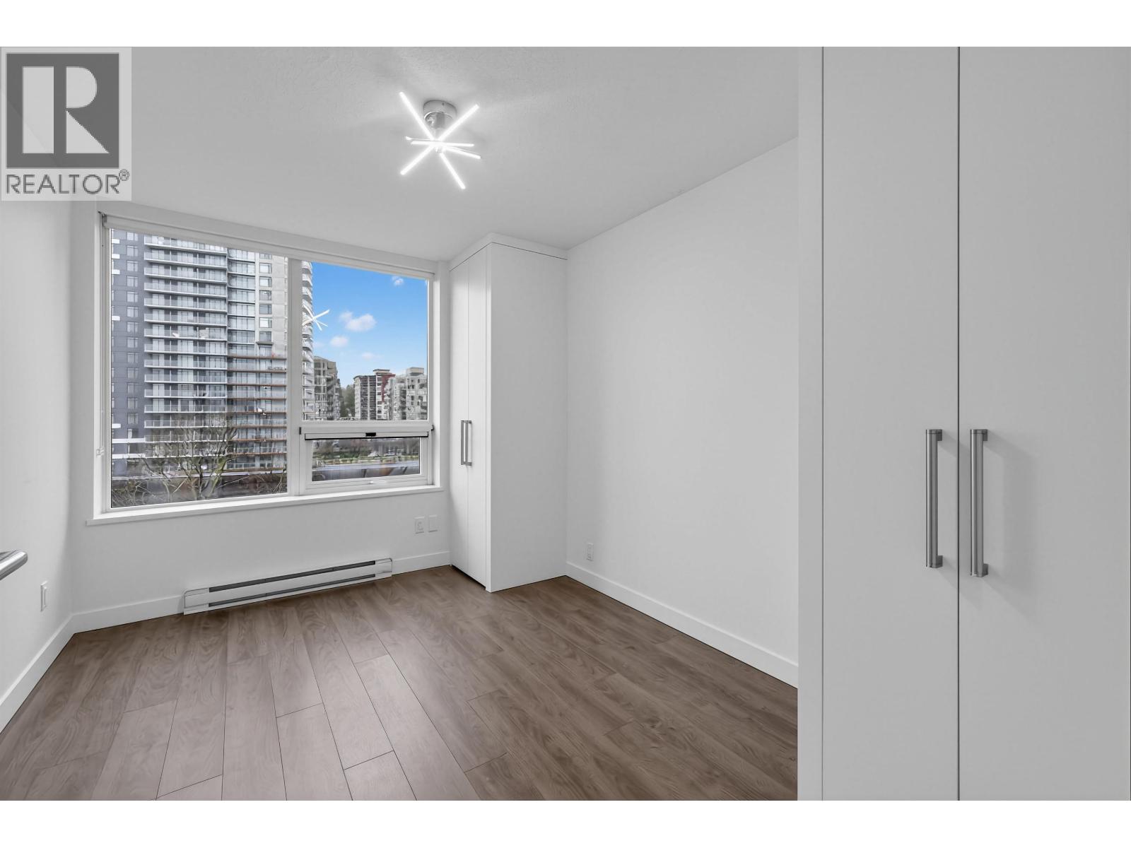 902 988 QUAYSIDE DRIVE, New Westminster