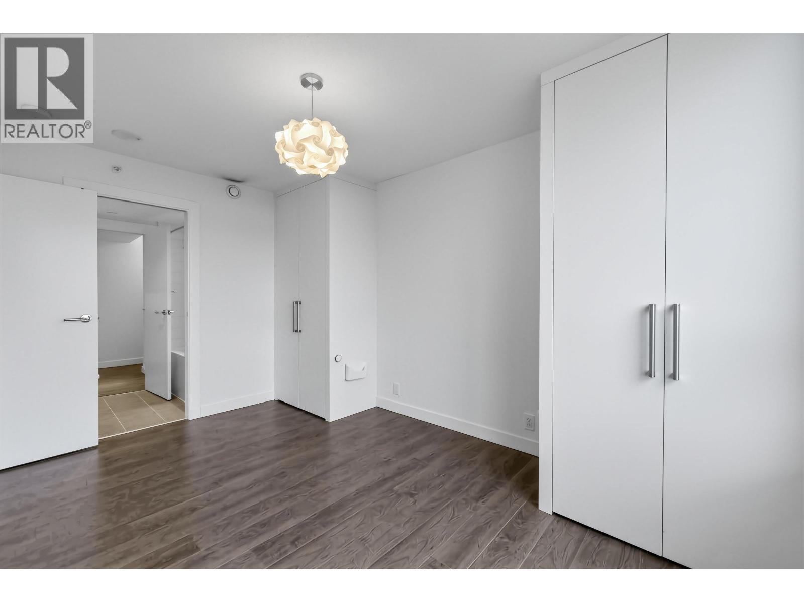 902 988 QUAYSIDE DRIVE, New Westminster