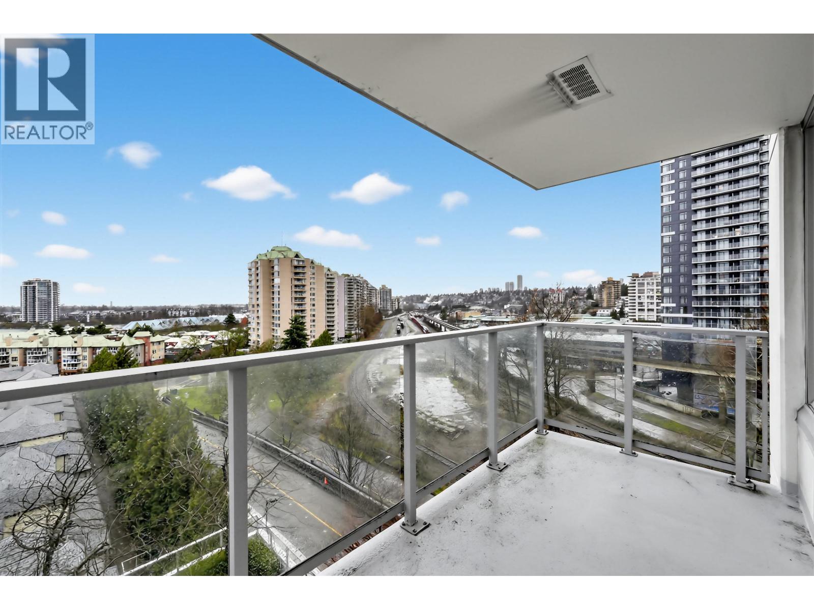 902 988 QUAYSIDE DRIVE, New Westminster