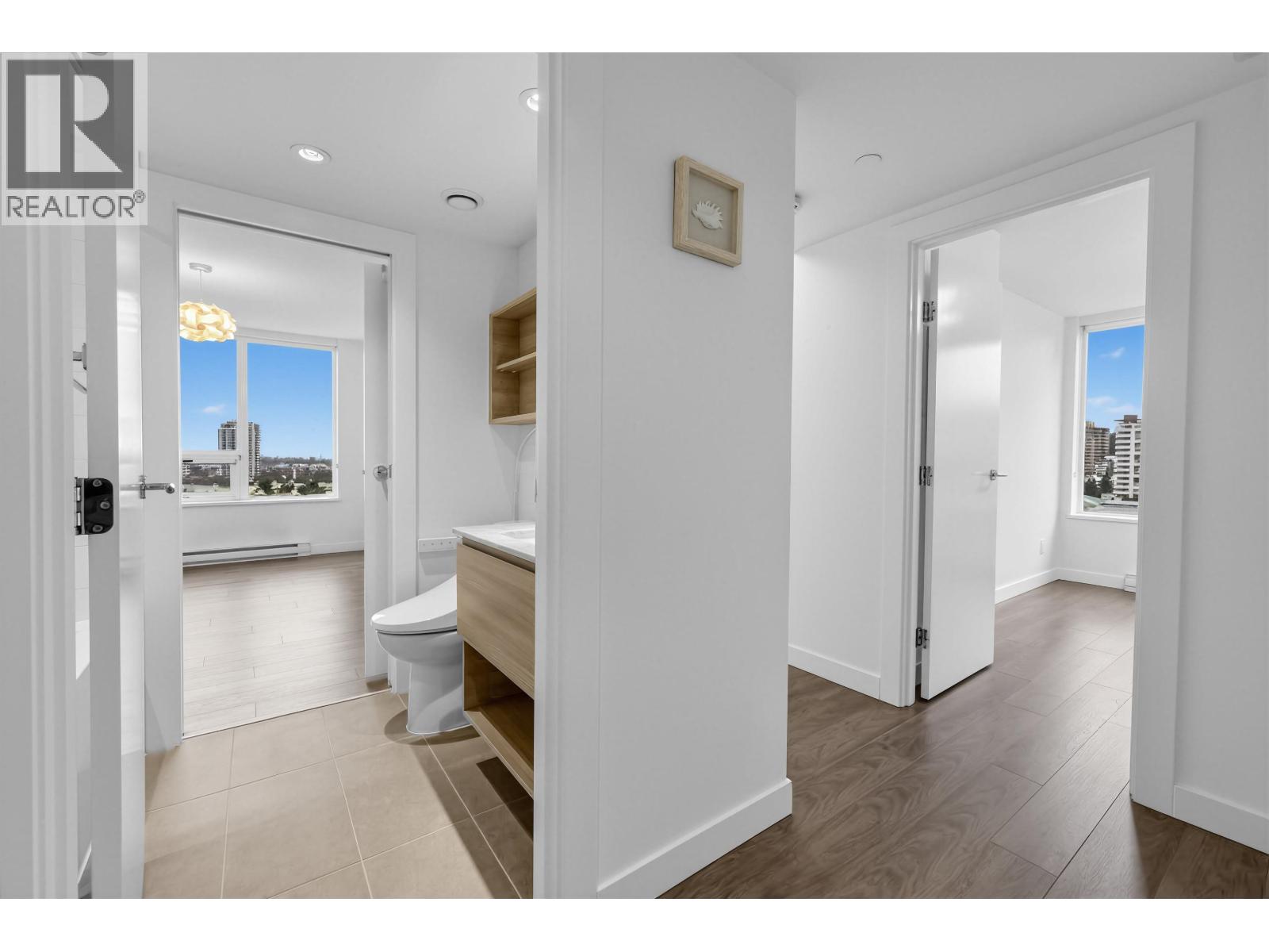 902 988 QUAYSIDE DRIVE, New Westminster