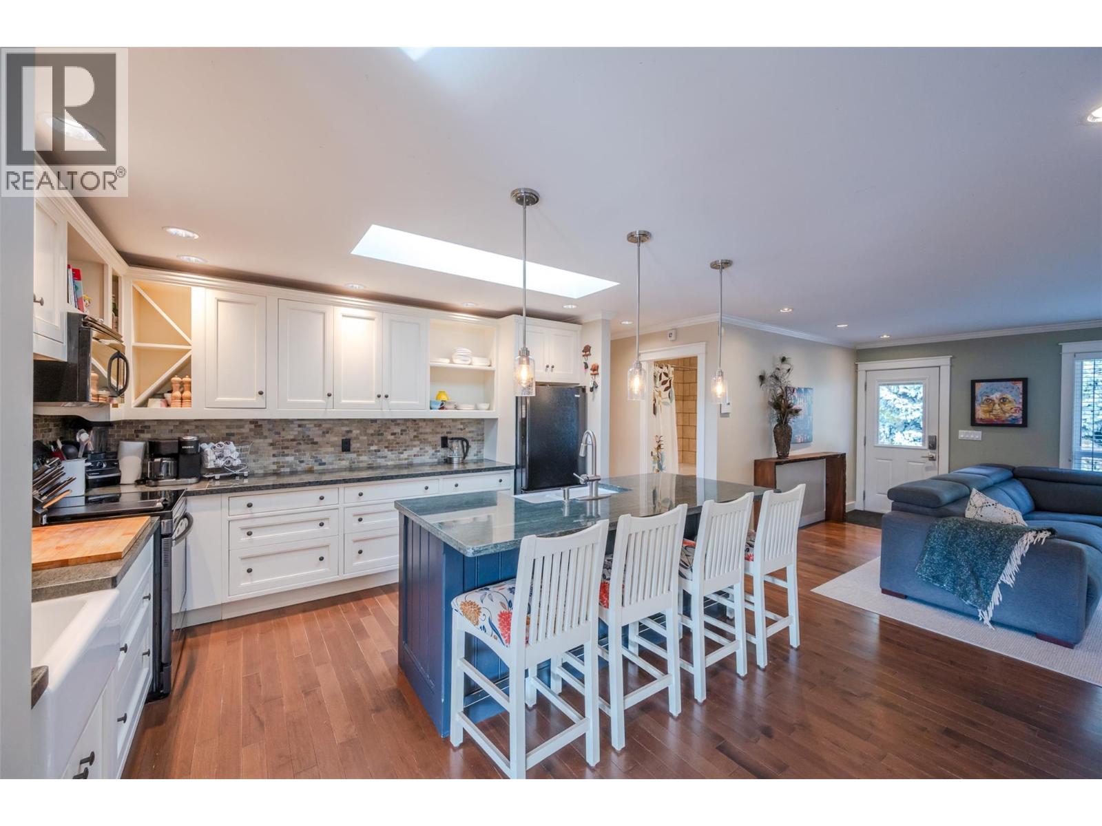 5545 Sawmill Road, Oliver