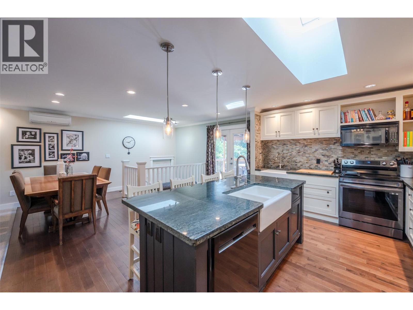 5545 Sawmill Road, Oliver