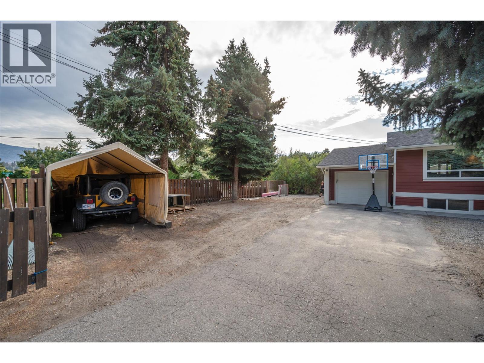 5545 Sawmill Road, Oliver