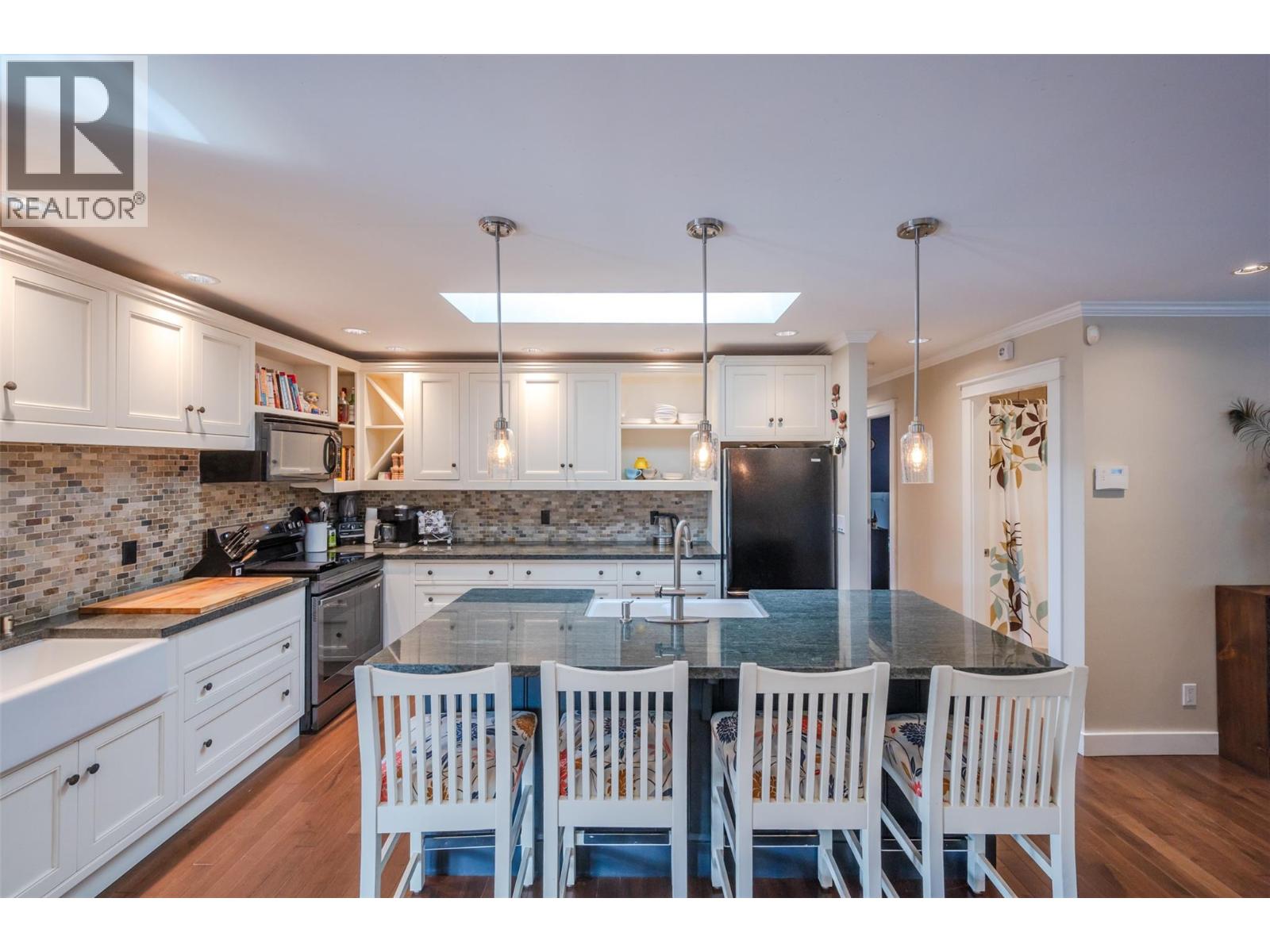 5545 Sawmill Road, Oliver