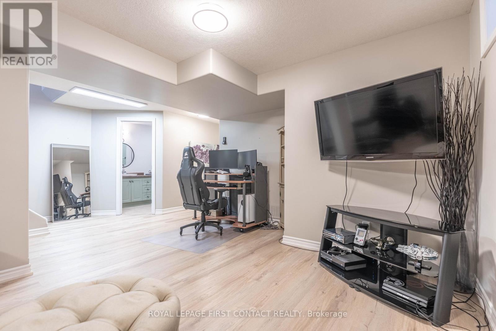 Single Family House Raised bungalow for Sale in  WISMER AVENUE Barrie (Northwest) 