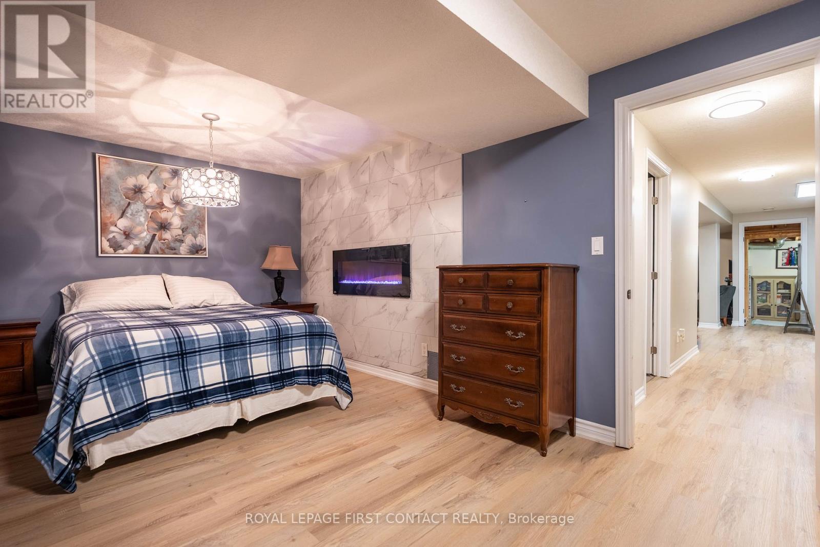 Single Family House Raised bungalow for Sale in  WISMER AVENUE Barrie (Northwest) 