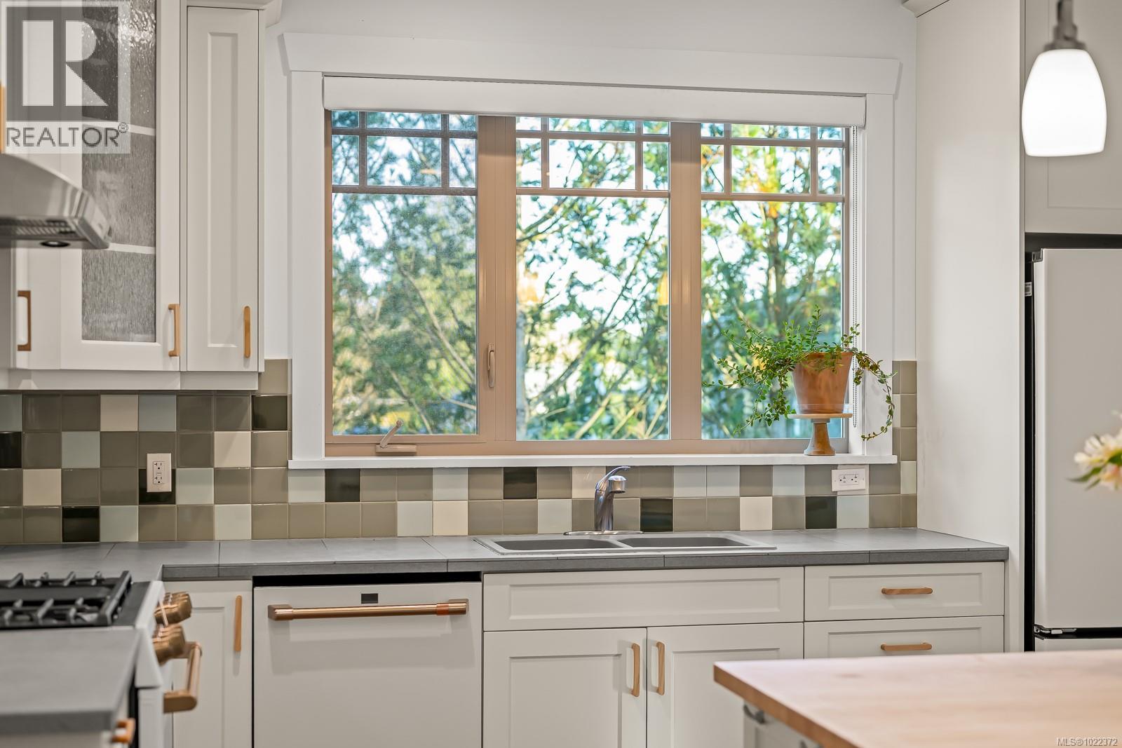 1610 Dogwood Ave, Comox