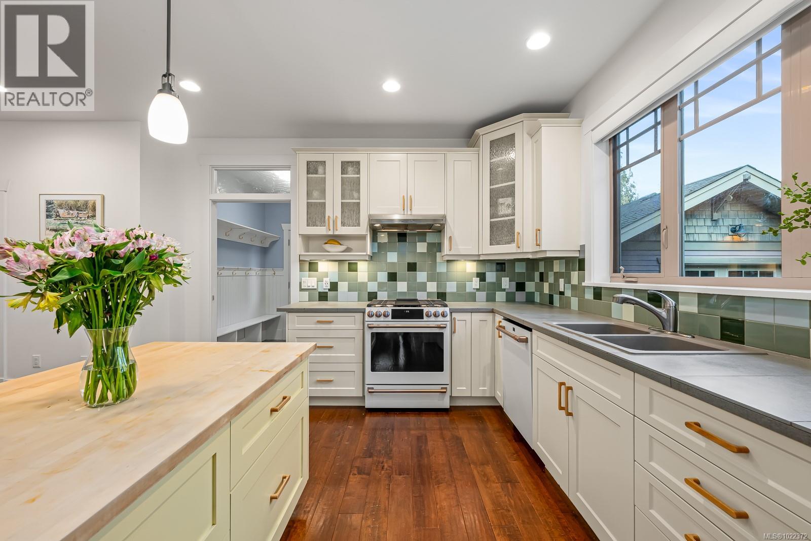 1610 Dogwood Ave, Comox