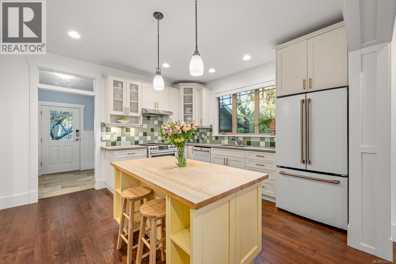 1610 Dogwood Ave, Comox