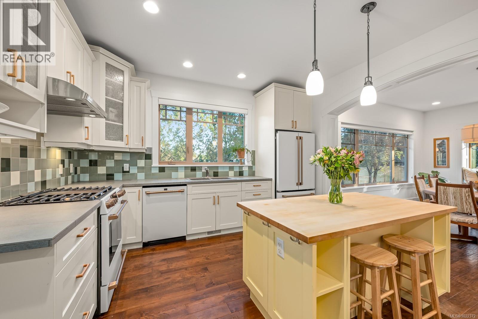 1610 Dogwood Ave, Comox