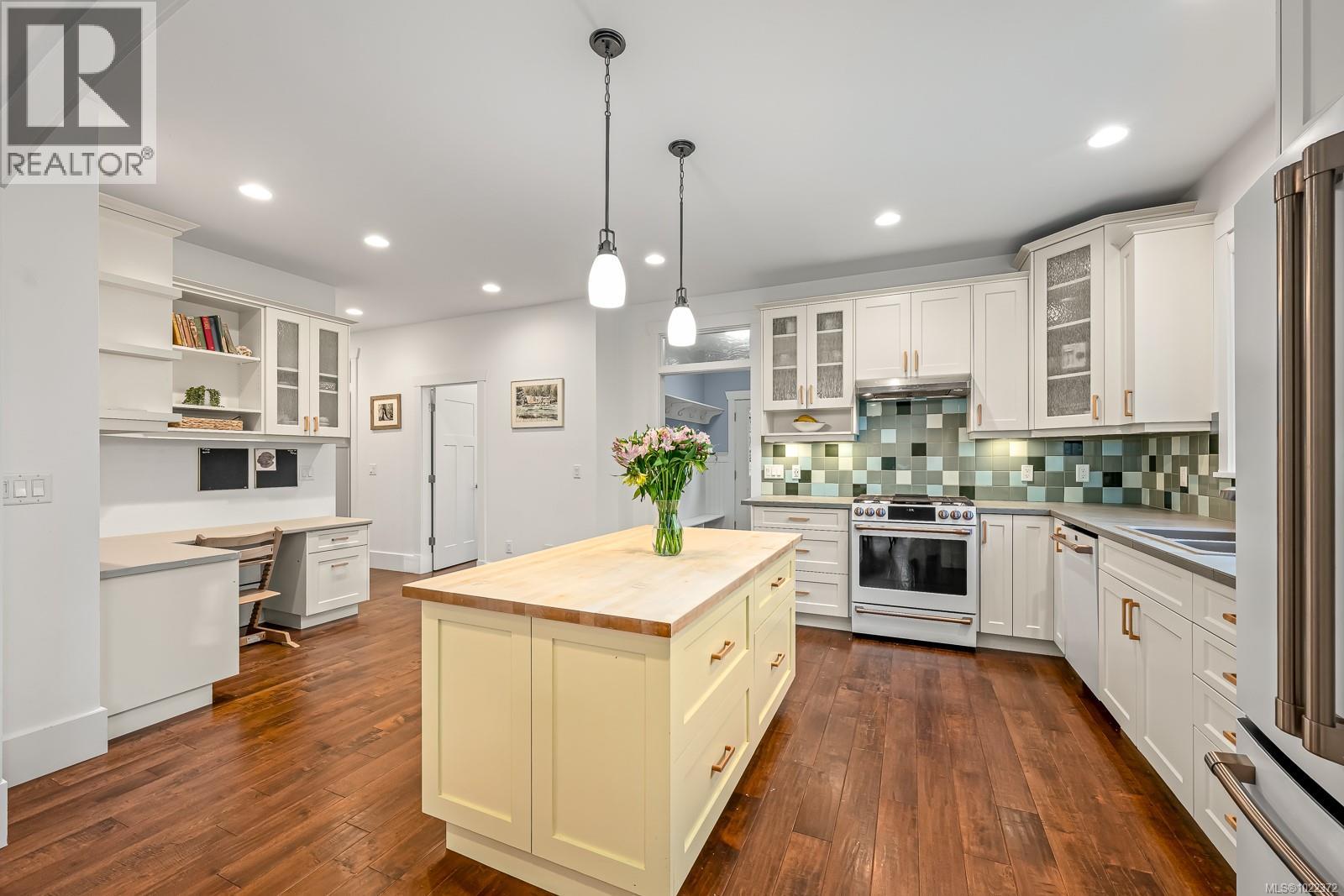 1610 Dogwood Ave, Comox