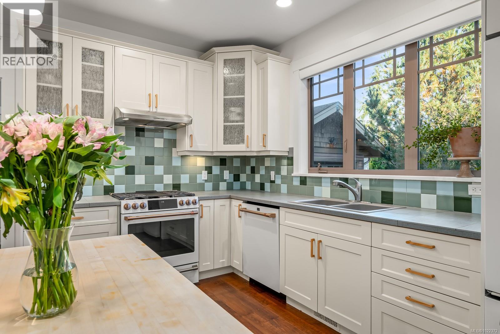 1610 Dogwood Ave, Comox