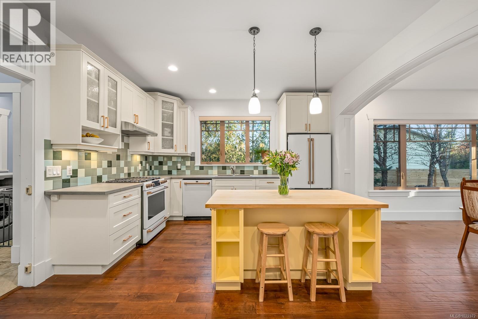 1610 Dogwood Ave, Comox