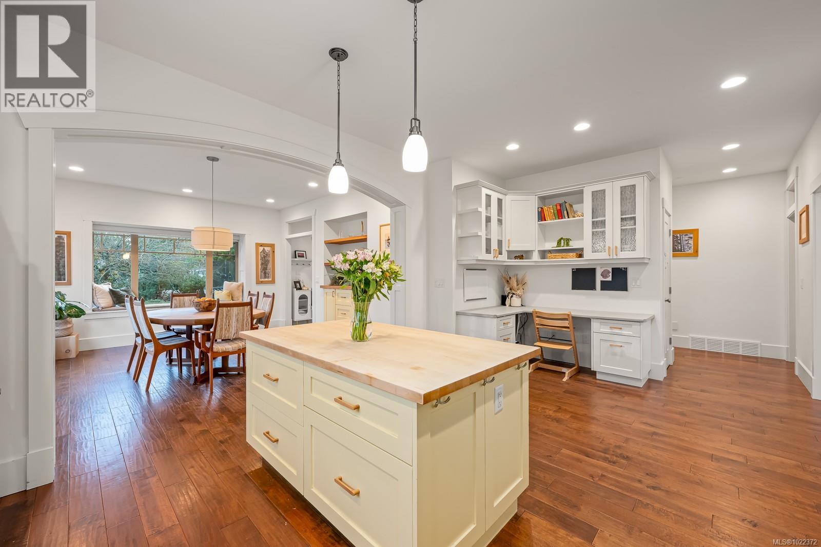 1610 Dogwood Ave, Comox