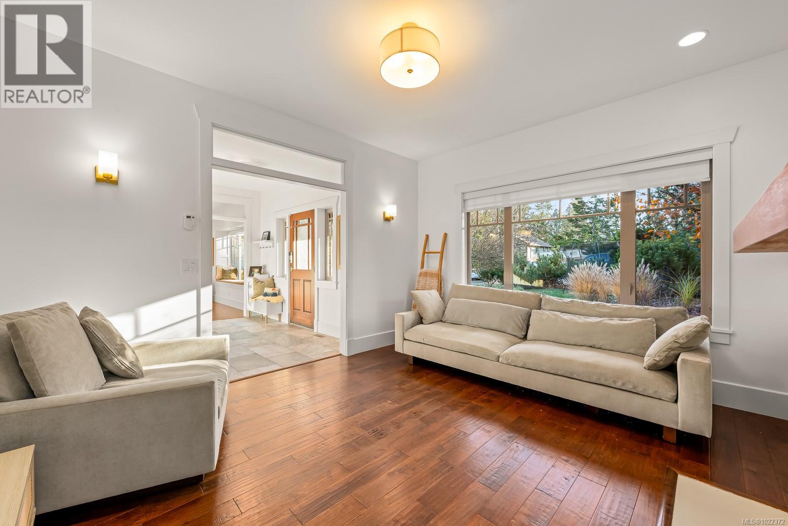 1610 Dogwood Ave, Comox