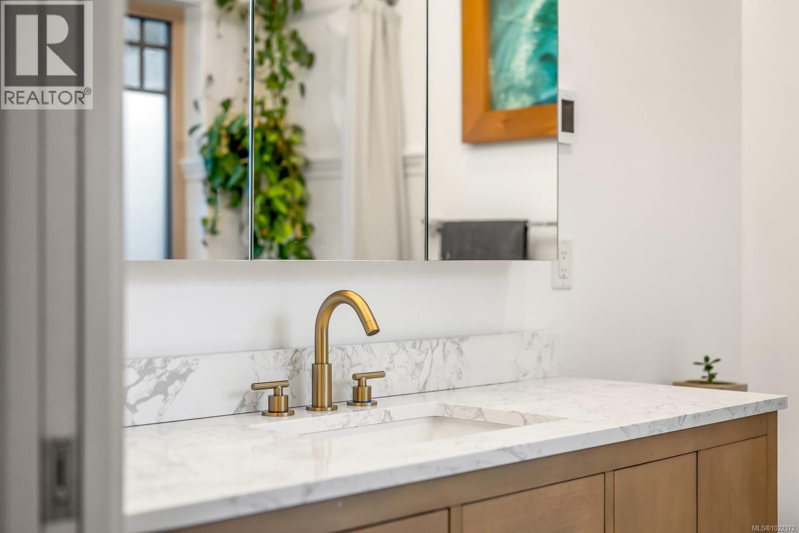 1610 Dogwood Ave, Comox