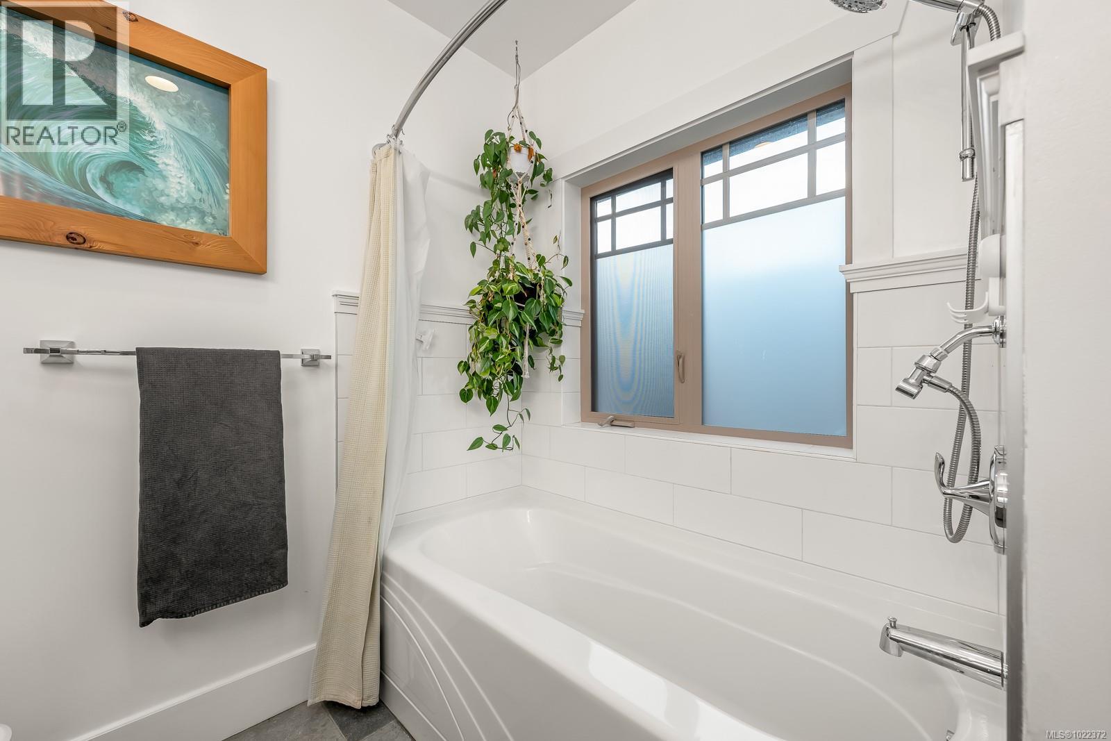 1610 Dogwood Ave, Comox