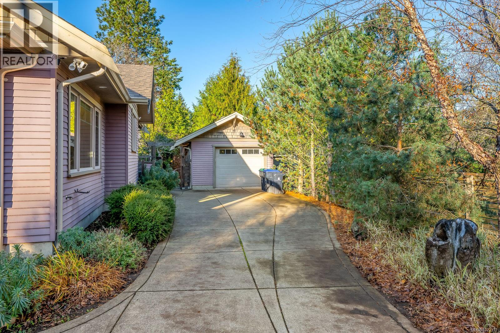 1610 Dogwood Ave, Comox