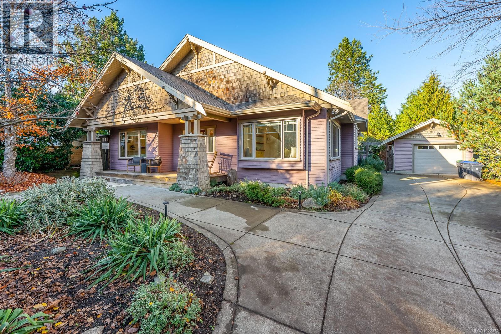 1610 Dogwood Ave, Comox