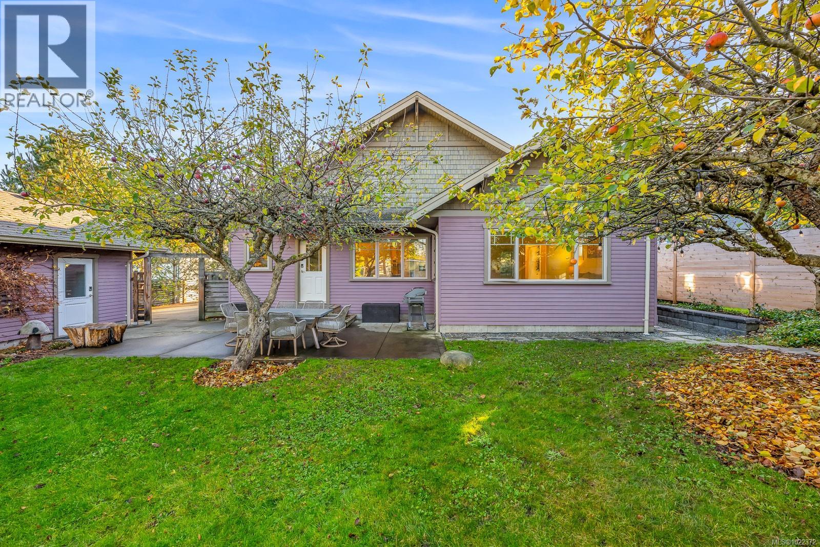 1610 Dogwood Ave, Comox