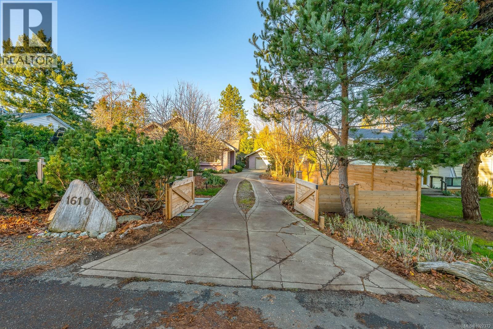 1610 Dogwood Ave, Comox